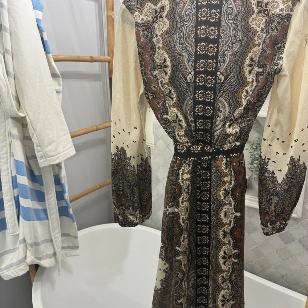 Julia Jordan Paisley Print Maxi Dress - Cream and Brown - Picture 4 of 7